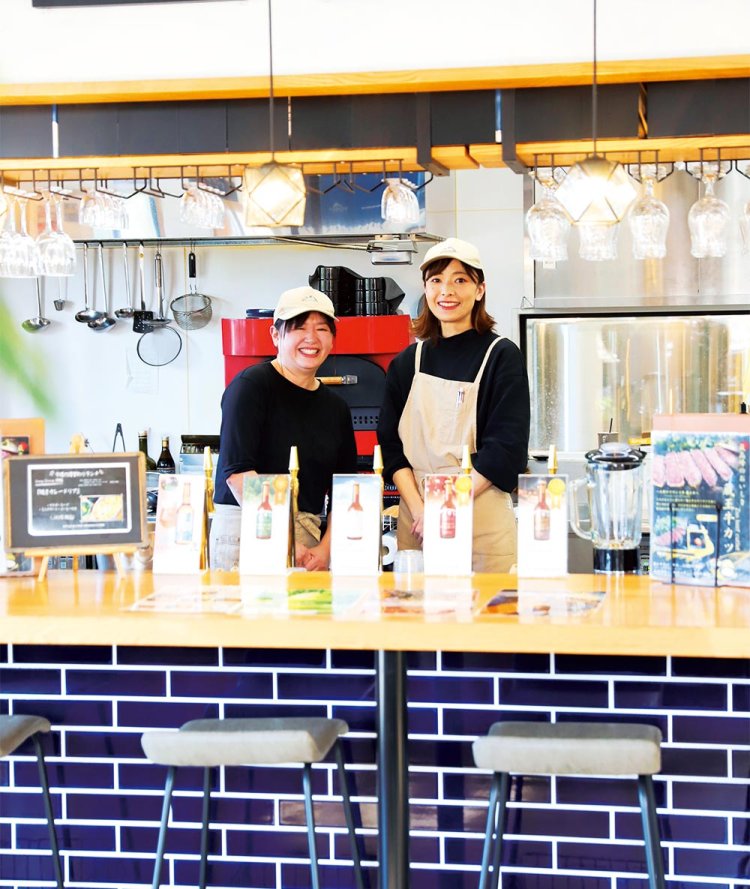 マネージャーの海谷友香さん（右）と料理長の高橋香さん。