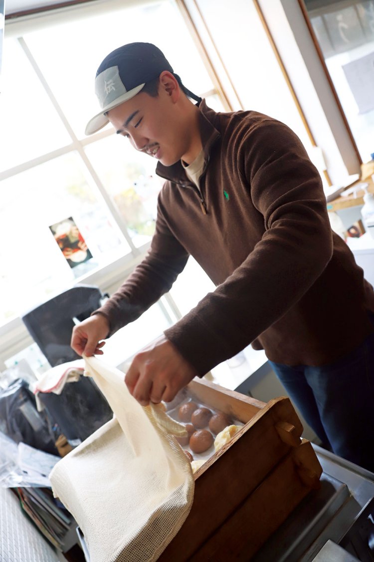 店長の佐藤慎太郎さん。