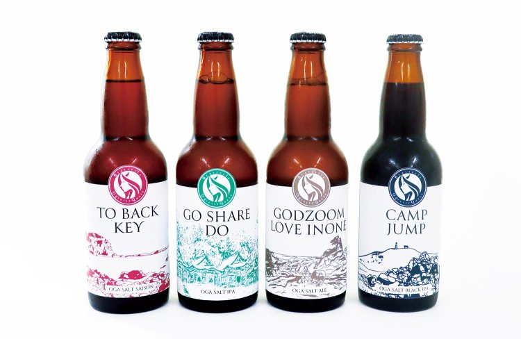 ラベルの地元の風景が美しいクラフトビールは、地元飲食店製造の「Ogresse Quete（オグレス クエット）」（女性鬼の冒険の意）。男鹿の塩入りさっぱり味。