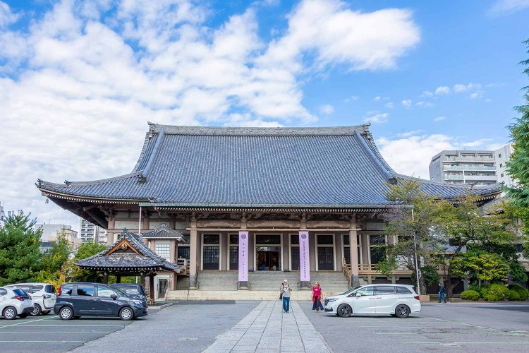 西浅草の東本願寺。周辺は多くの寺が集まる。