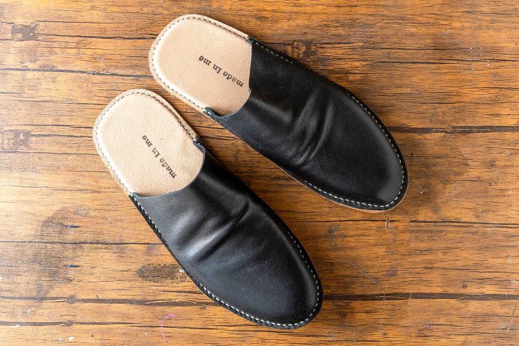 レザースリッパ作りワークショップ1万1000円。