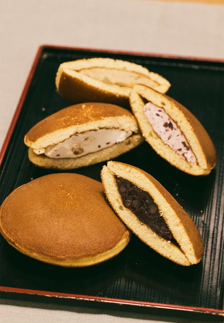 手前から忠三銅鑼焼216円、紅茶とりんご248円、生クリームとアズキの生どら227円、リコッタ378円。