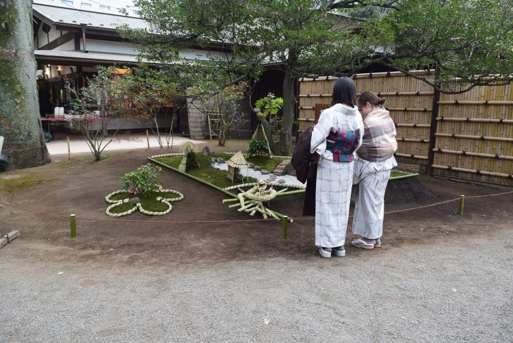 『六義園』では着物で来園するとオリジナルポストカードを1枚プレゼント。