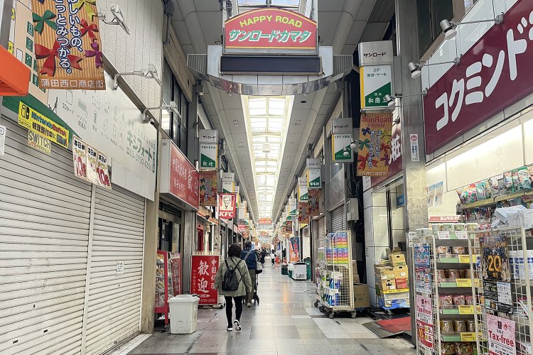 「サンライズ」と比べると若干道幅が狭く探検気分になれる「サンロード」。