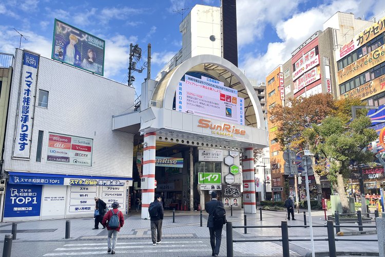 JR蒲田駅西口を出ると、ロータリーの向こう側にこれがどどんと待ち構えている。