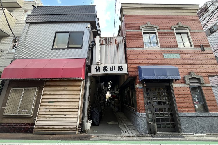 さらに引いて見ると、その構造がわかりやすい。