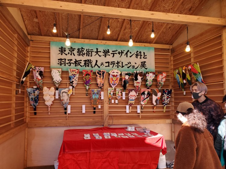 東京藝術大学の学生と職人がコラボしたユニークな羽子板の展示販売も。