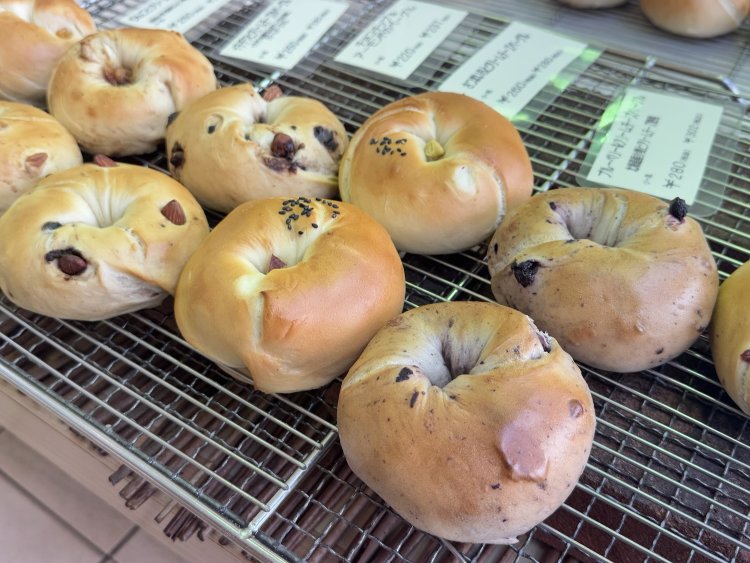 多種多様なベーグルが揃う。