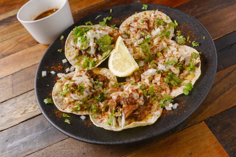 ビリアチーズタコス1700円。