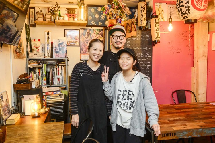 宇賀村さん家族。「『松屋浅草』の地下1階に2号店も」。