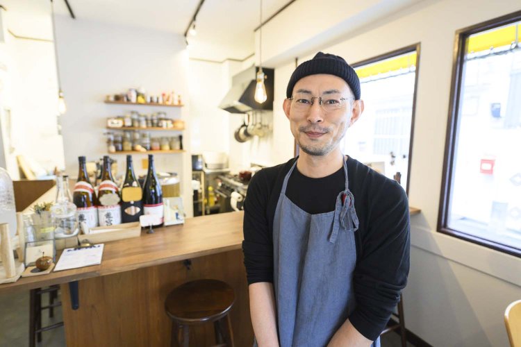 店主の羽田野晃一さん。