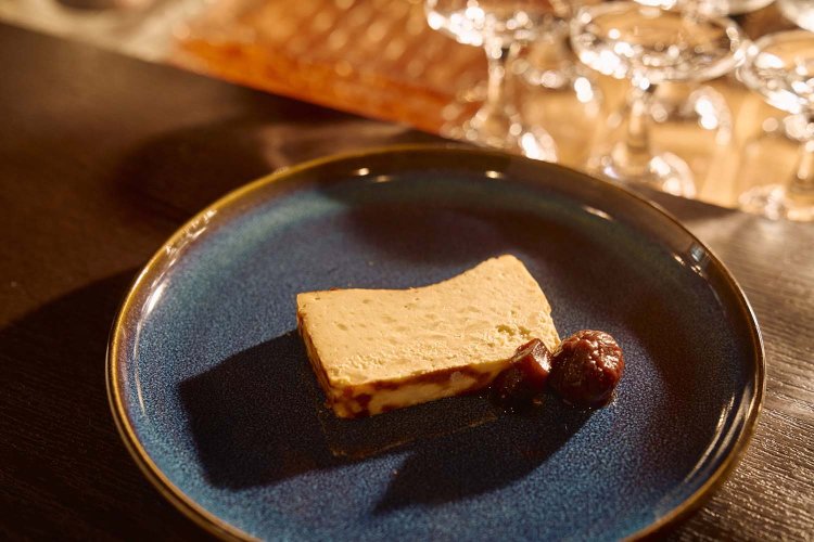 デザートはブルーチーズを使ったチーズケーキなど。