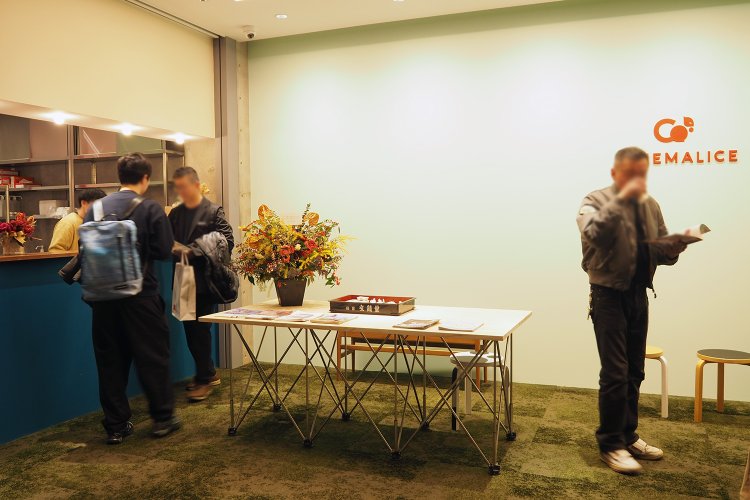 オープン前に行われた内覧会の際のロビーの様子。