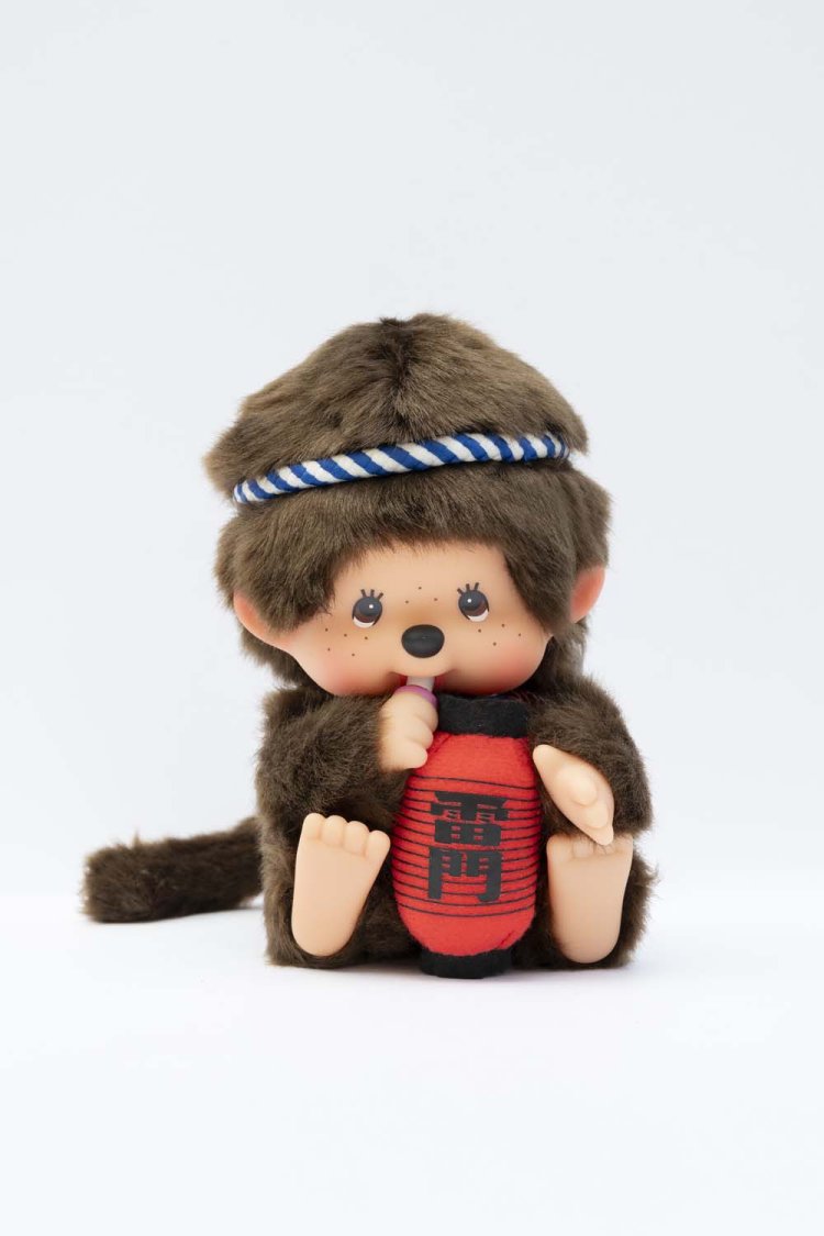 「雷門モンチッチ」。これぞ浅草！ という、雷門とのコラボでベストセラーとなっているモンチッチ。3300円。