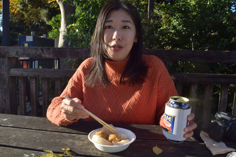 ライター仲間の橋尾日登美さんもおでんの美味しさに驚いていた。