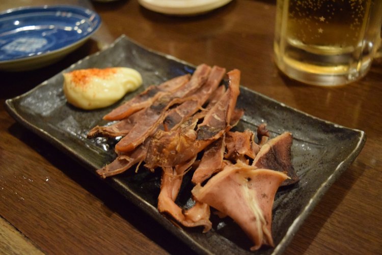 『宝泉』の名物おつまみ「やわりめ」。