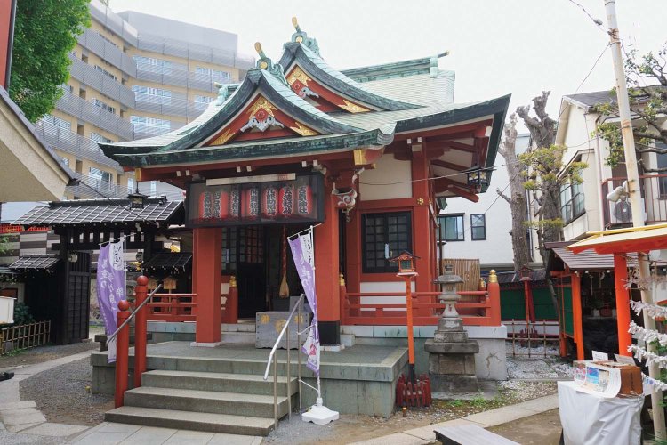 5つの稲荷神社と吉原弁財天を合祀した吉原神社。