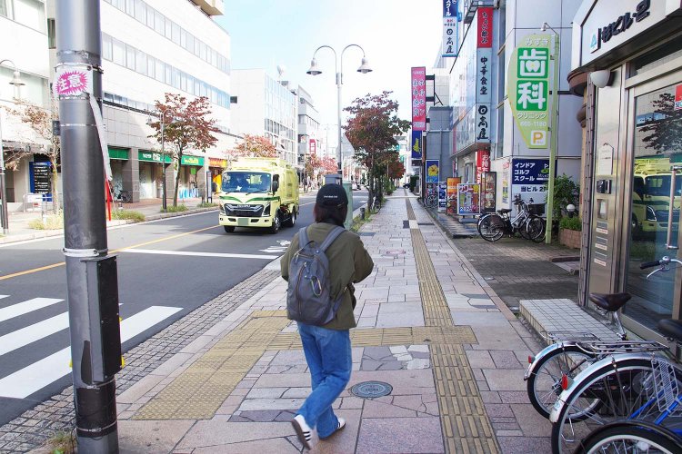 宮原駅前通りは抜け感のあるきれいな道路だ。