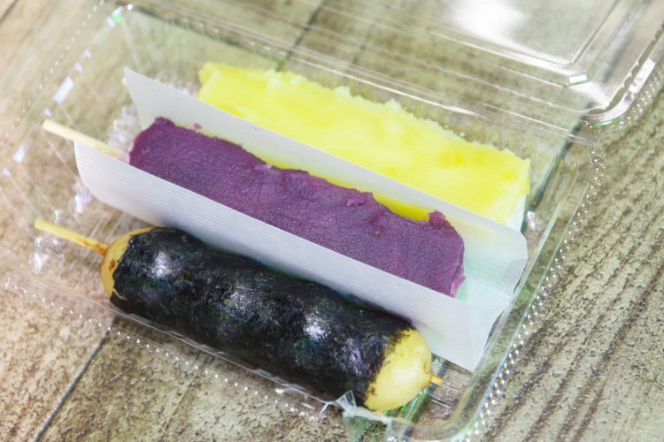 いそべ、紫いも、栗をオーダー。だんごが大きくて普通の2倍の大きさだと言っていた。おいしそう～！