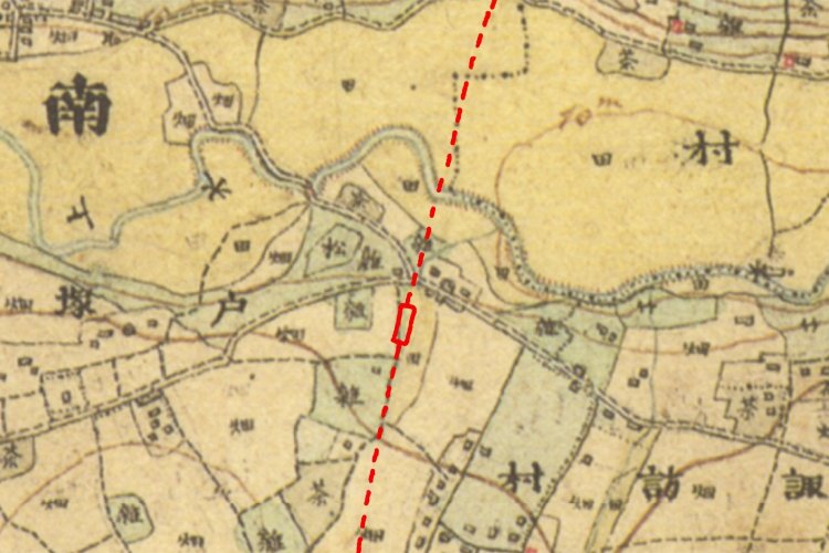 明治13〜19年（1880～1886）ごろの高田馬場駅周辺。赤で示したのが現在の高田馬場駅と山手線線路のだいたいの位置。（「第一軍管区地方2万分1迅速測図原図」を加工。出典＝農研機構農業環境研究部門）。
