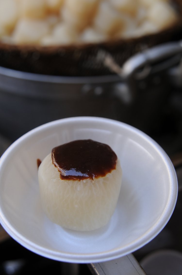 丁寧に調理され、ゆず味噌がかかった風呂吹き大根が振る舞われる。