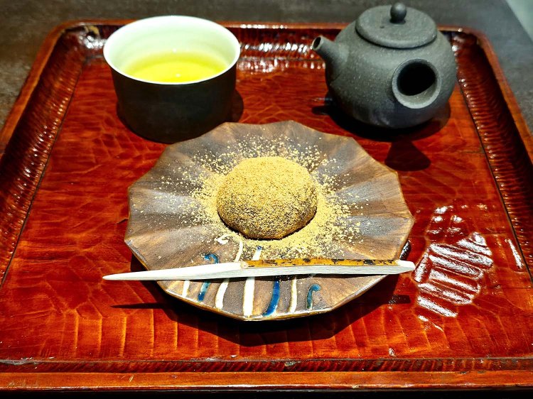 蕨餅 煎茶セット1260円。