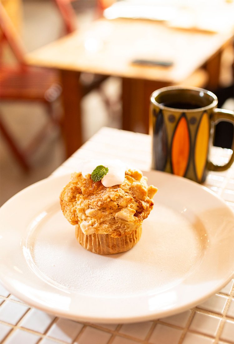 日替わりマフィン550円とソルコーヒー550円を合わせ、優雅な午後を。