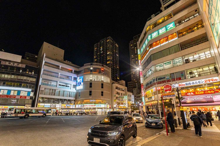 駅前のにぎわいに、ふと昔を思い出す。