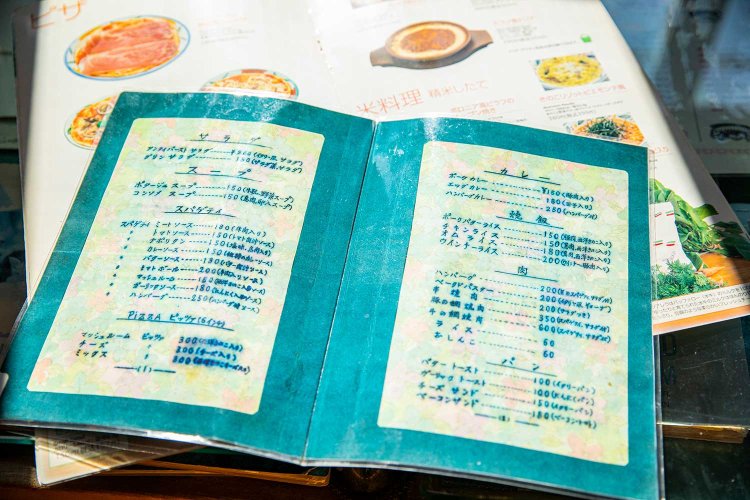 洋食屋『サイゼリヤ』だったころのメニュー表。貴重ですよ、これは。