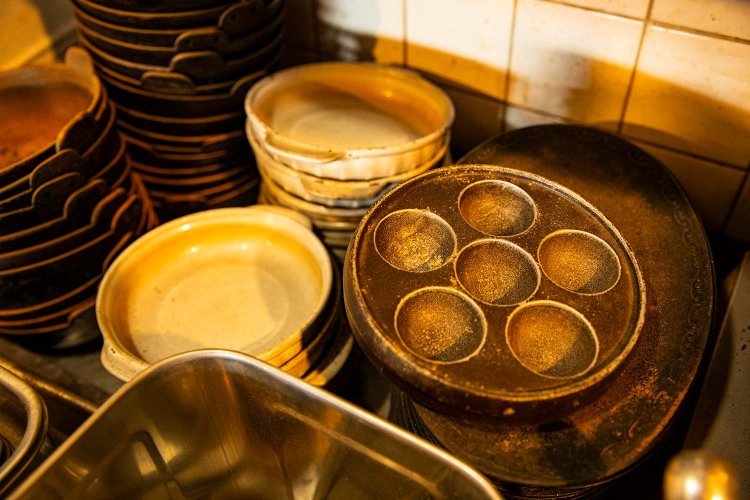 今は少し違う食器や調理器具も。