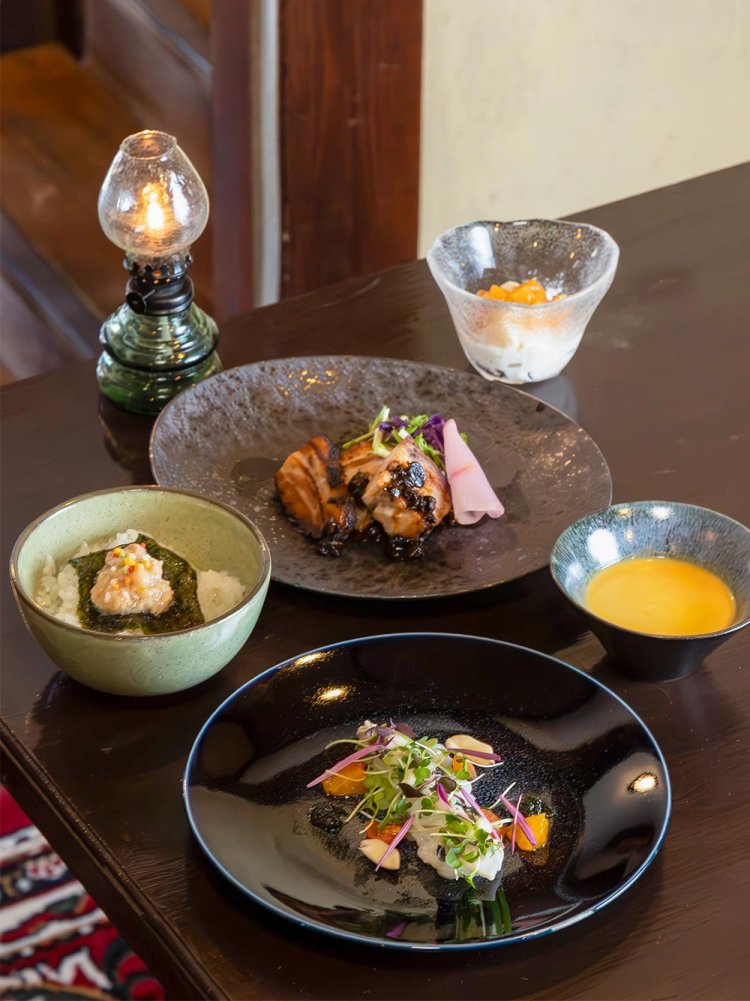 ランチコース3080円には、並木家に代々伝わるイカの麹漬けを使ったお茶漬けも。