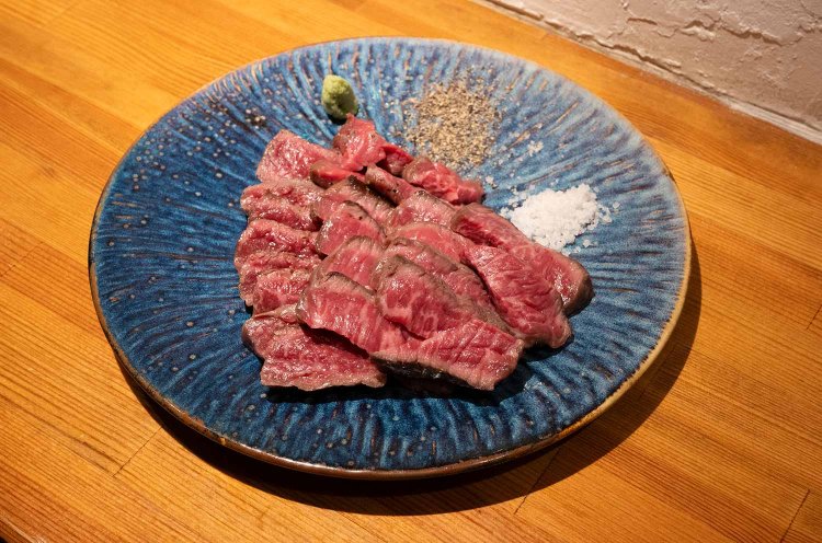 うちもも10ｇ120円（写真は約100ｇ）。