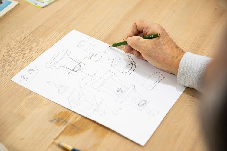 初めての七輪の窯を説明。