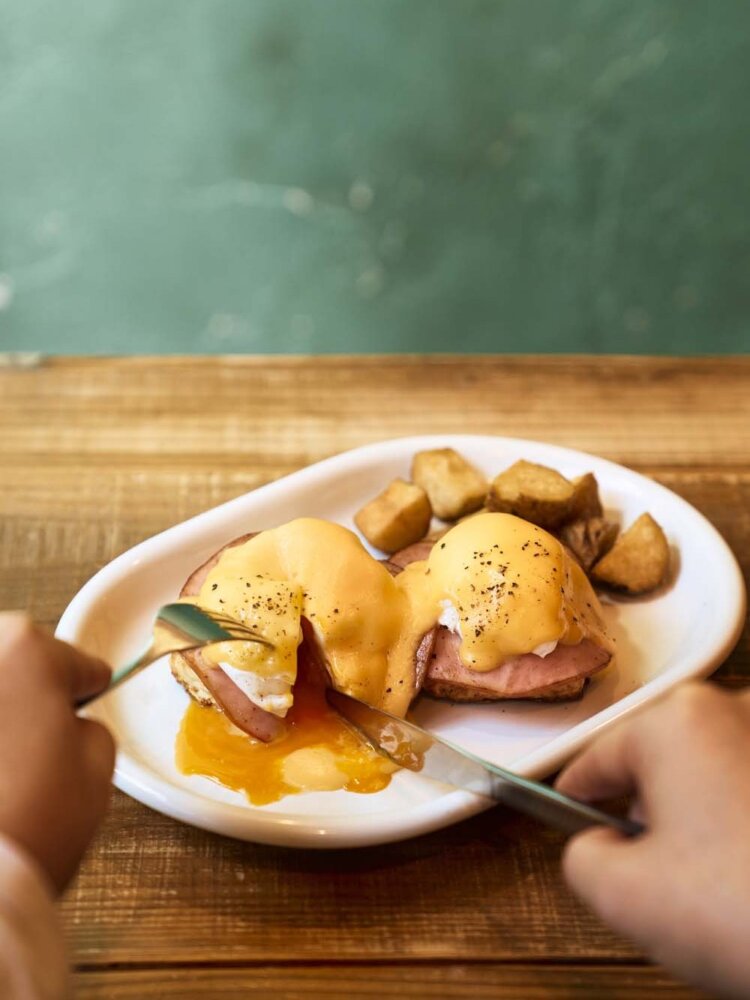 エッグベネディクト1520円。