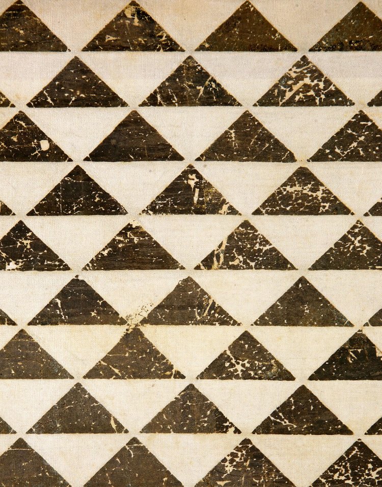 能装束 白地鱗模様摺箔（部分） 江戸時代 18世紀（『民藝』第63号掲載）。