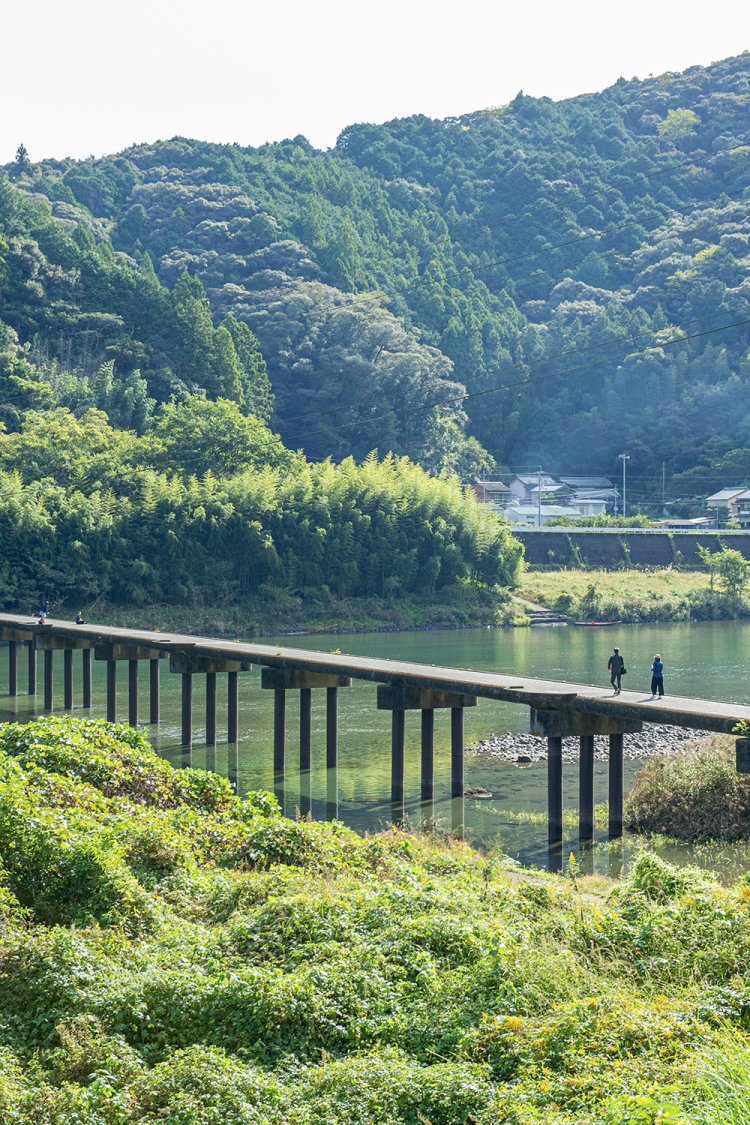 仁淀川本流に架かる6本の沈下橋で最長の名越屋沈下橋。