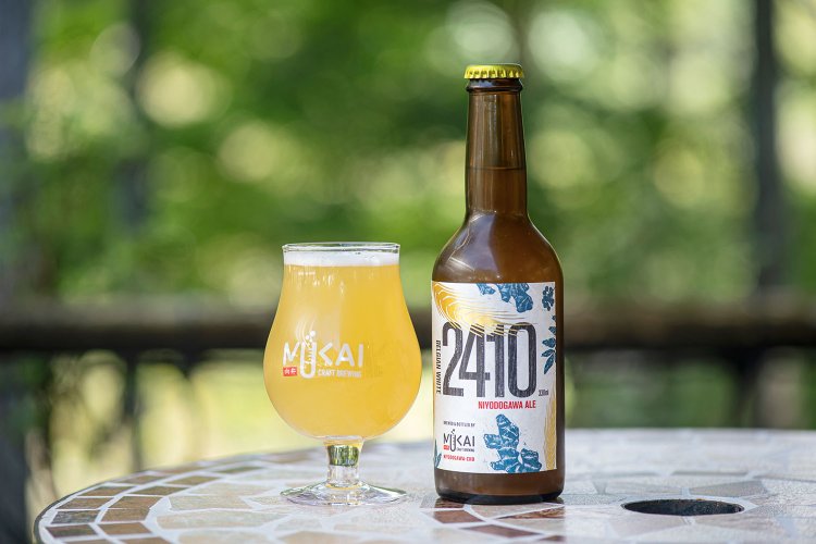 「2410」330ml840円。ぴりっとした山椒を忍ばせるも、飲みやすくさっぱりとしたあと味が特徴。