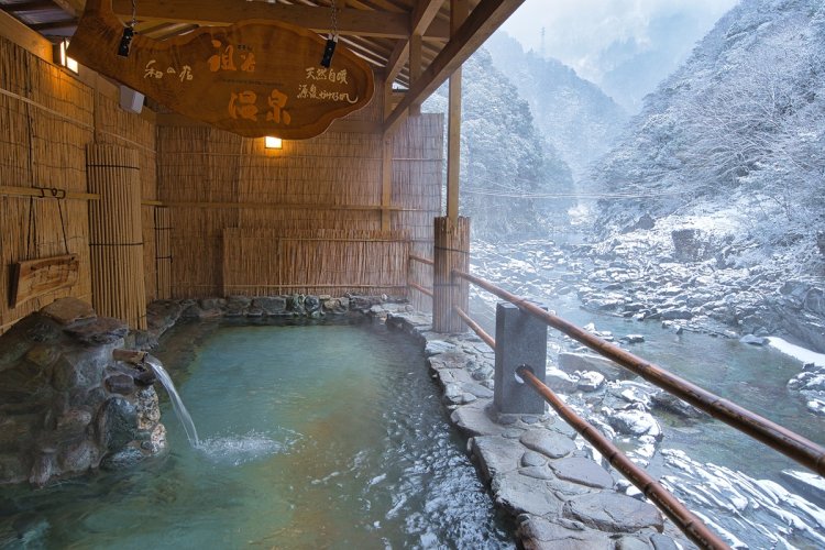 心地よいぬる湯が楽しめる『ホテル祖谷（いや）温泉』。