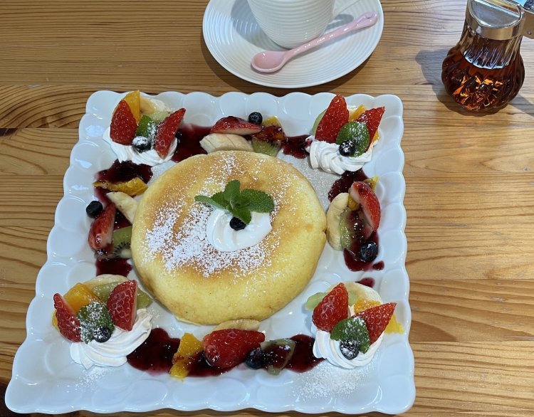 直径18cmのフライパンで1枚ずつ丁寧に焼かれるパンケーキ。