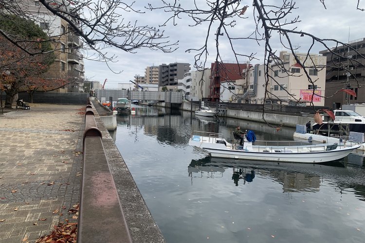 ほのかに潮の香りがして、まるで港町のような雰囲気が。