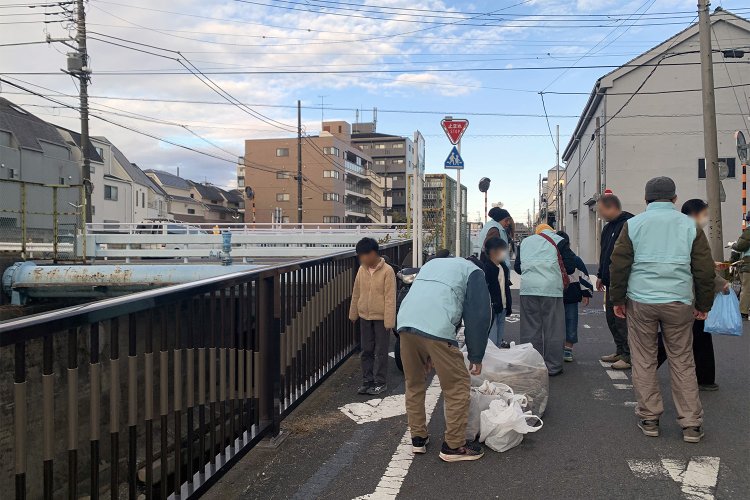 早朝から多くの方々が集まって清掃活動をされていた。