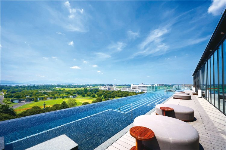 インフィニティプールは宿泊者とスパ会員が利用できる。
