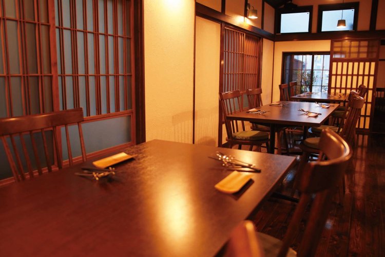 落ち着いた大人の雰囲気が漂う店内。