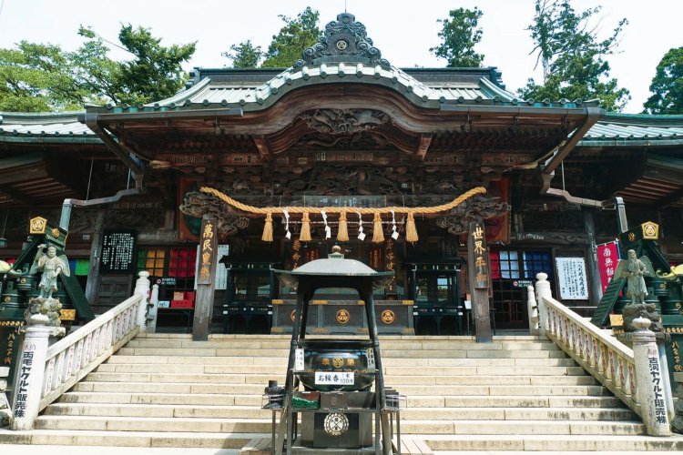 諸願成就の御祈祷が行われる大本堂。