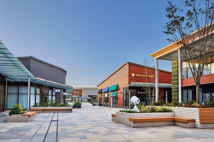 自然と街が融合したエンターテインメントパーク「グランベリーパーク」。写真提供＝東急。 （c） Peanuts Worldwide LLC