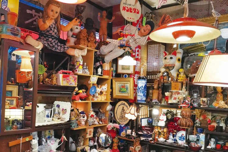 ノスタルジックな気分になる店内。