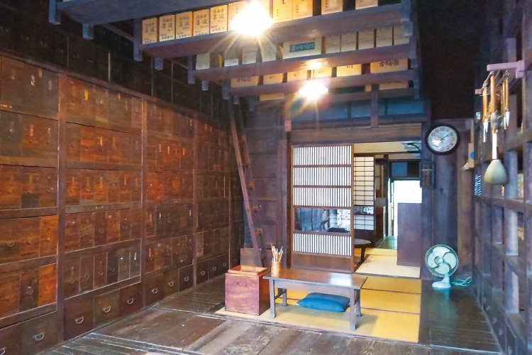 アニメのモデルになった武居三省堂（文具店）。