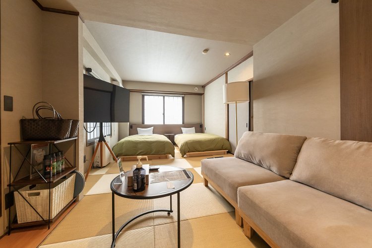 客室はサウナと露天風呂付き特別室からデスクワークができる洋室まで、さまざまなタイプがある。