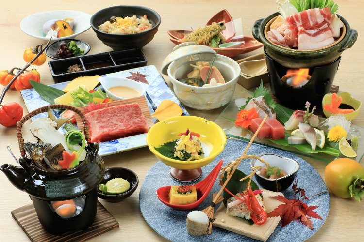 津和野の郷土料理を現代風にアレンジし、旬を閉じ込めた創作和食会席。