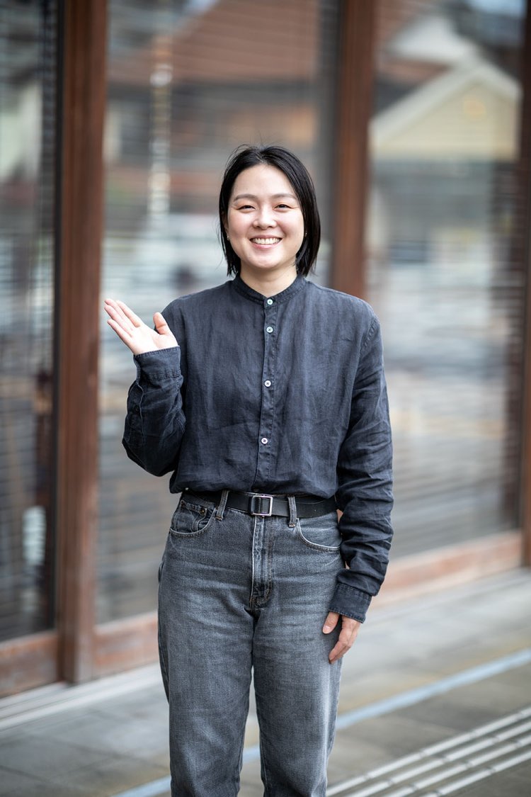 支配人の大杉恵美さん。「女湯はミストサウナ、男湯はドライサウナもありますよ」。